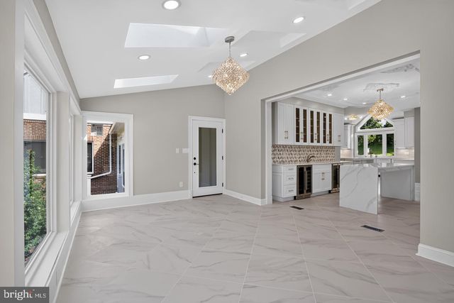 10240 DEMOCRACY BLVD, Potomac, MD 20854