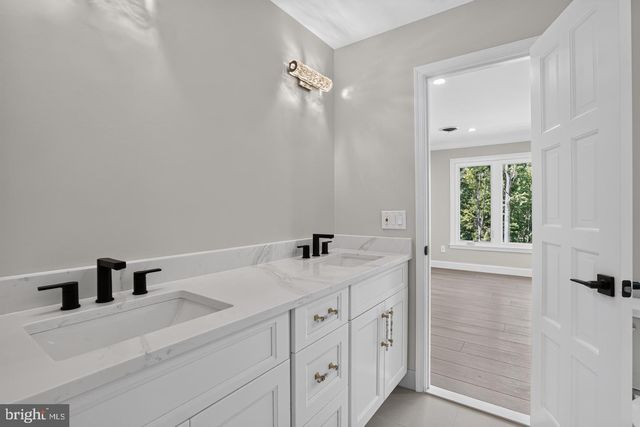 10240 DEMOCRACY BLVD, Potomac, MD 20854
