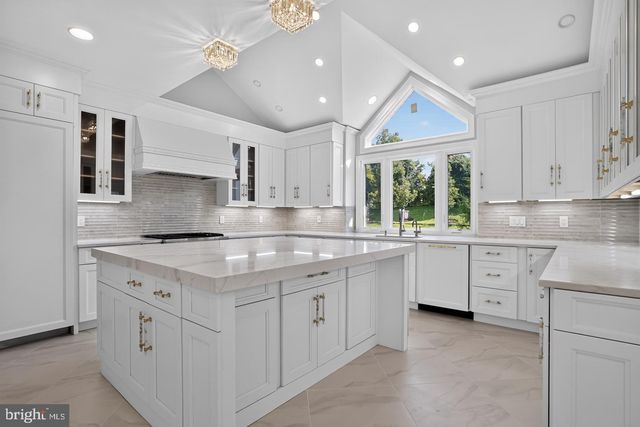 10240 DEMOCRACY BLVD, Potomac, MD 20854