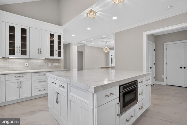 10240 DEMOCRACY BLVD, Potomac, MD 20854