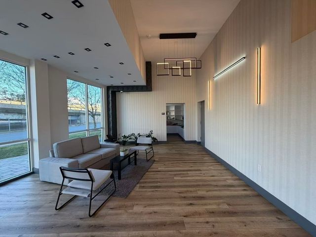 60 Cross St E 222, Somerville, MA 02143