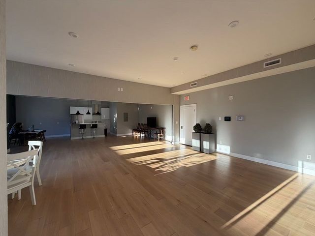 60 Cross St E 222, Somerville, MA 02143