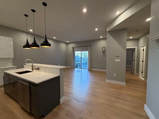 60 Cross St E 222, Somerville, MA 02143