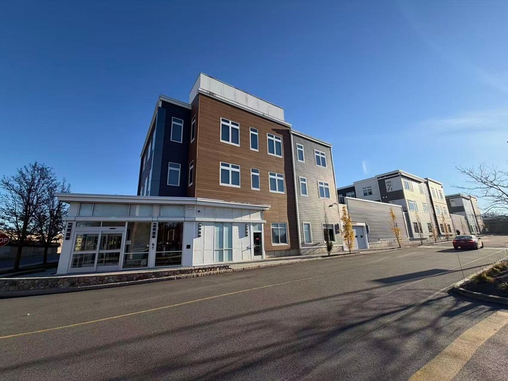 60 Cross St E 222, Somerville, MA 02143