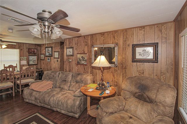 347 E Highland Drive, Livingston, TX 77351