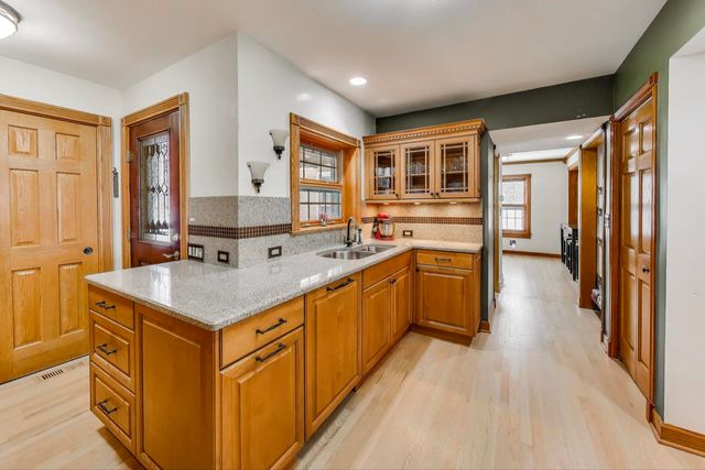 1607 S Ashland Avenue, Park Ridge, IL 60068