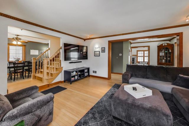 1607 S Ashland Avenue, Park Ridge, IL 60068