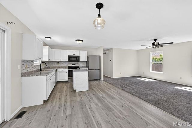 232 Autumn Oaks Drive, Troy, MO 63379