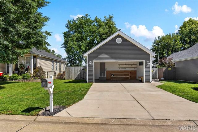 232 Autumn Oaks Drive, Troy, MO 63379