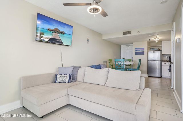 413 1ST Street S 303, Jacksonville Beach, FL 32250