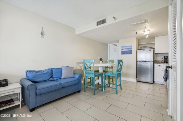 413 1ST Street S 303, Jacksonville Beach, FL 32250