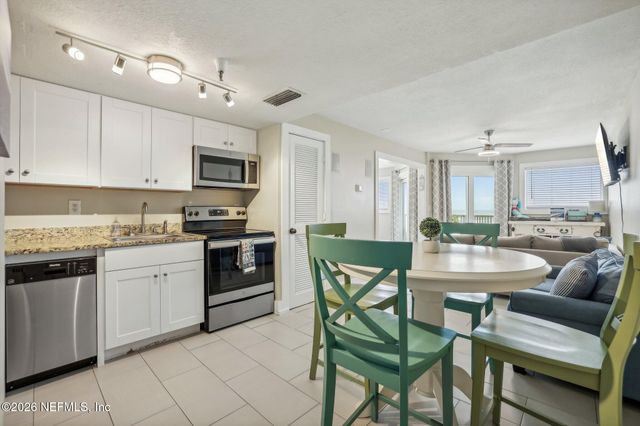 413 1ST Street S 303, Jacksonville Beach, FL 32250