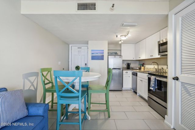 413 1ST Street S 303, Jacksonville Beach, FL 32250