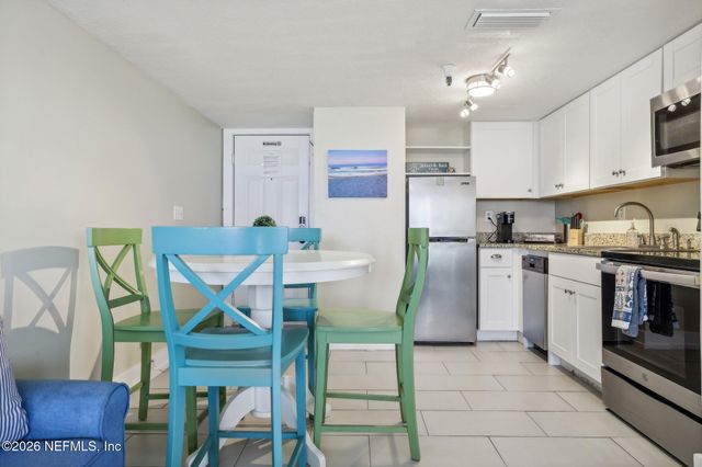 413 1ST Street S 303, Jacksonville Beach, FL 32250