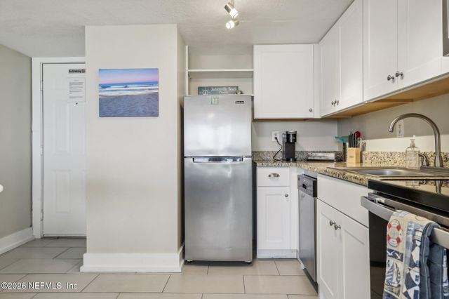 413 1ST Street S 303, Jacksonville Beach, FL 32250