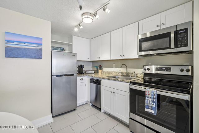 413 1ST Street S 303, Jacksonville Beach, FL 32250