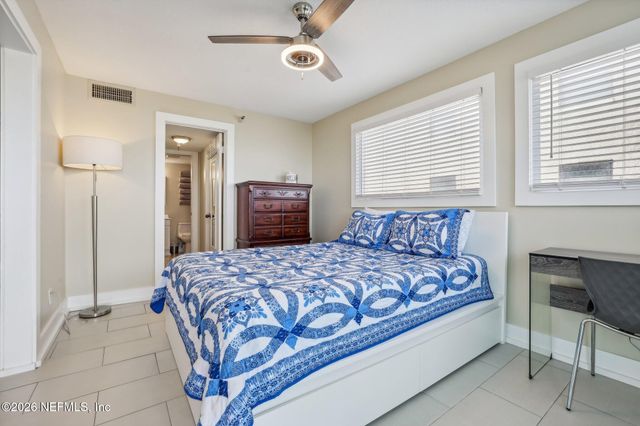 413 1ST Street S 303, Jacksonville Beach, FL 32250