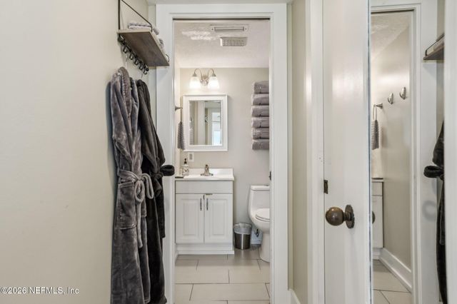 413 1ST Street S 303, Jacksonville Beach, FL 32250