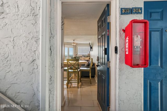413 1ST Street S 303, Jacksonville Beach, FL 32250