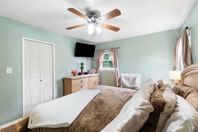 35 Saint Marys Dr, Roxbury Twp., NJ 07876
