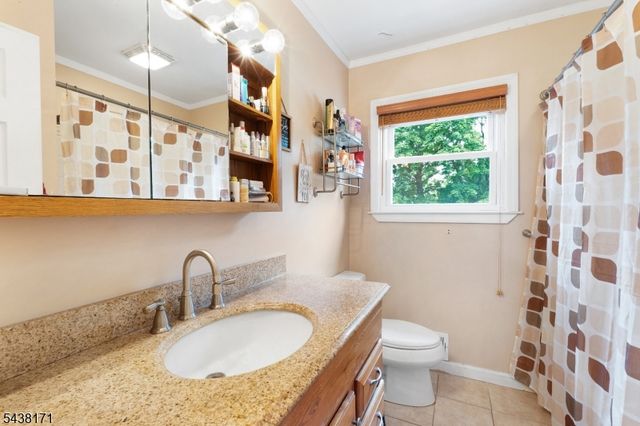 35 Saint Marys Dr, Roxbury Twp., NJ 07876