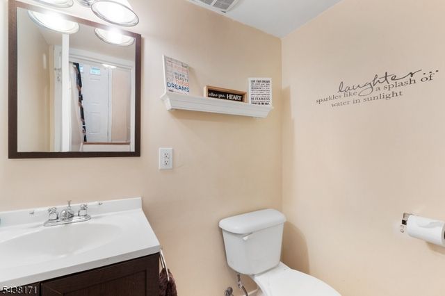 35 Saint Marys Dr, Roxbury Twp., NJ 07876