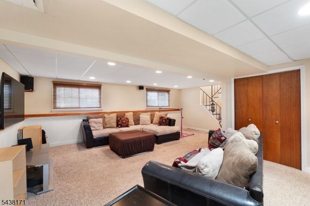 35 Saint Marys Dr, Roxbury Twp., NJ 07876