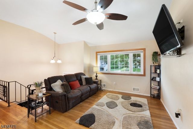 35 Saint Marys Dr, Roxbury Twp., NJ 07876