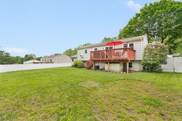 35 Saint Marys Dr, Roxbury Twp., NJ 07876