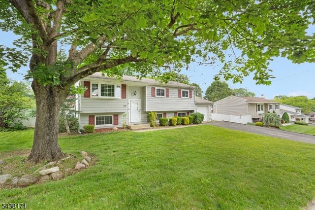 35 Saint Marys Dr, Roxbury Twp., NJ 07876