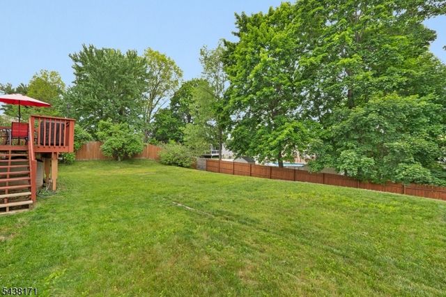 35 Saint Marys Dr, Roxbury Twp., NJ 07876
