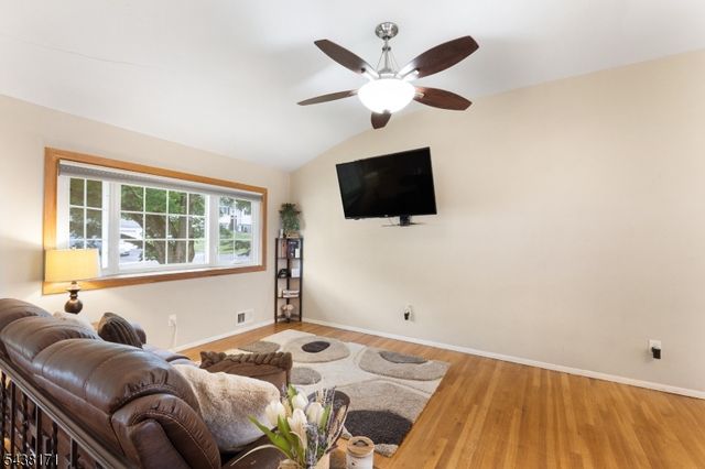 35 Saint Marys Dr, Roxbury Twp., NJ 07876