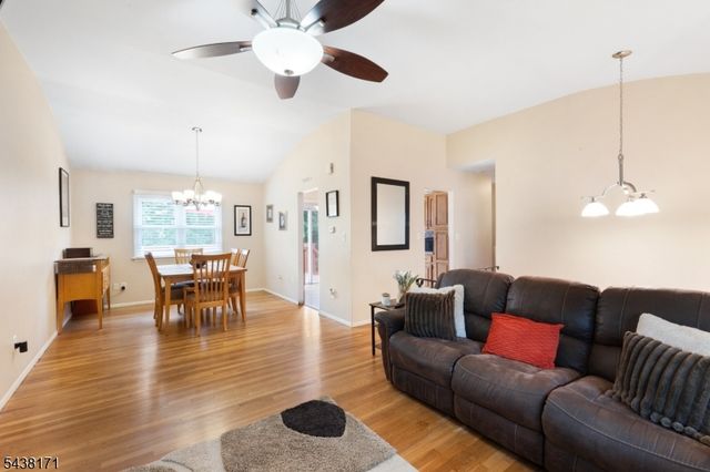 35 Saint Marys Dr, Roxbury Twp., NJ 07876