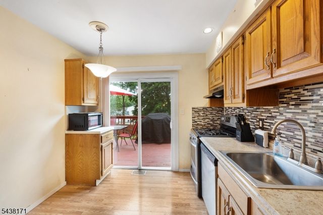 35 Saint Marys Dr, Roxbury Twp., NJ 07876