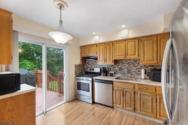 35 Saint Marys Dr, Roxbury Twp., NJ 07876