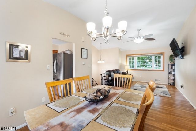 35 Saint Marys Dr, Roxbury Twp., NJ 07876