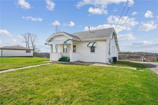 363 Oak Spring Rd, Chartiers, PA 15317