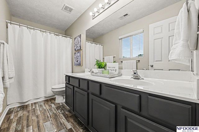 11259 S 202 Circle, Gretna, NE 68028