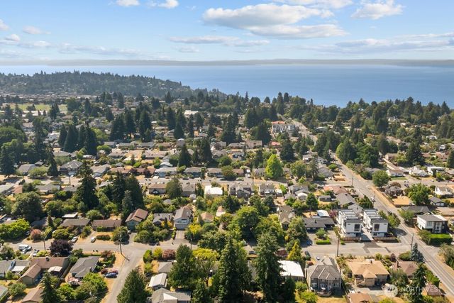 9718 12th Avenue NW, Seattle, WA 98117