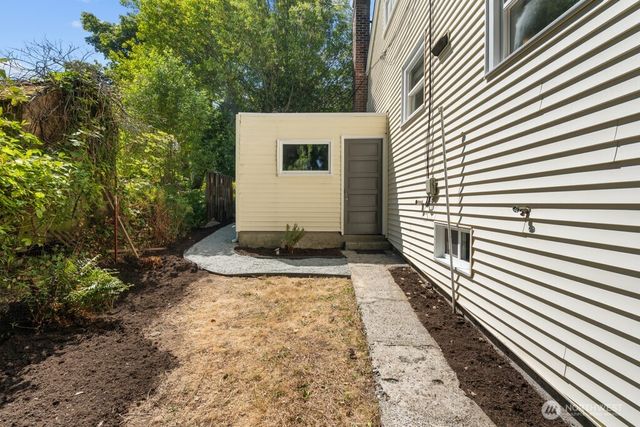 9718 12th Avenue NW, Seattle, WA 98117