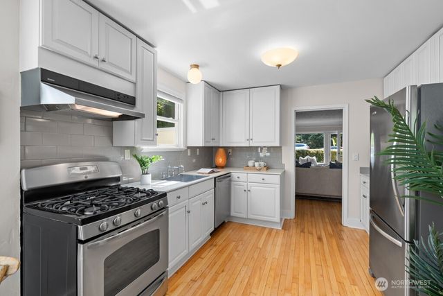 9718 12th Avenue NW, Seattle, WA 98117
