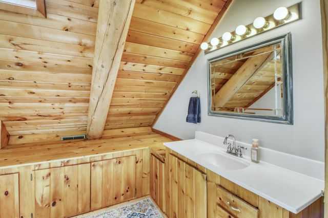 21748 E Height Of Land Drive, Detroit Lakes, MN 56501