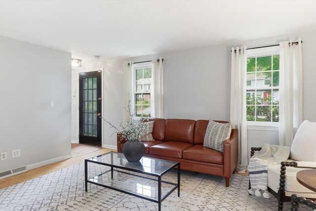 10 Arnold Road, Framingham, MA 01701