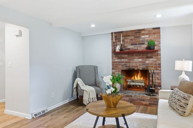 10 Arnold Road, Framingham, MA 01701