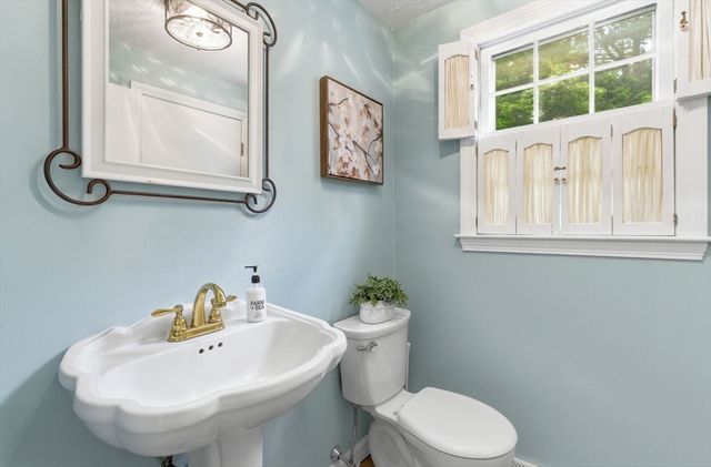 10 Arnold Road, Framingham, MA 01701