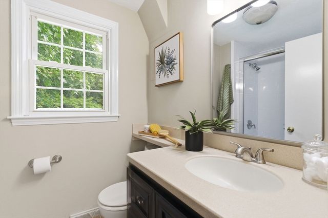 10 Arnold Road, Framingham, MA 01701