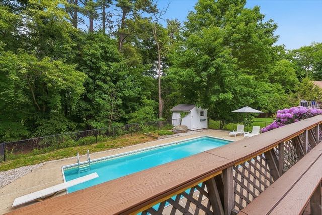 10 Arnold Road, Framingham, MA 01701
