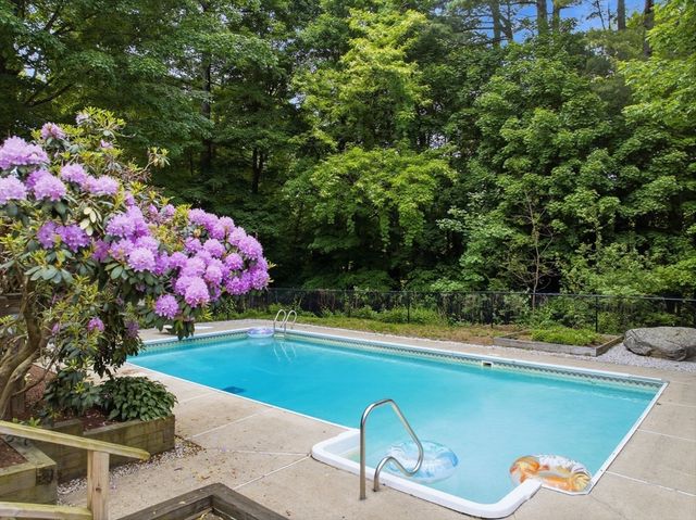 10 Arnold Road, Framingham, MA 01701