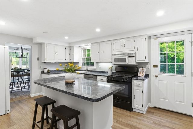 10 Arnold Road, Framingham, MA 01701