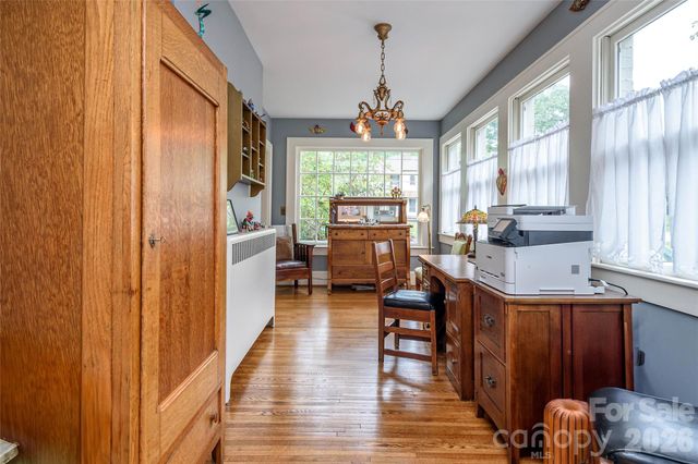 832 4th Avenue W, Hendersonville, NC 28739